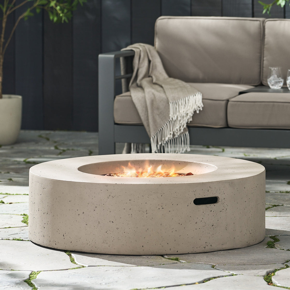 Outdoor 50,000 BTU Round MgO Concrete Propane Fire Pit